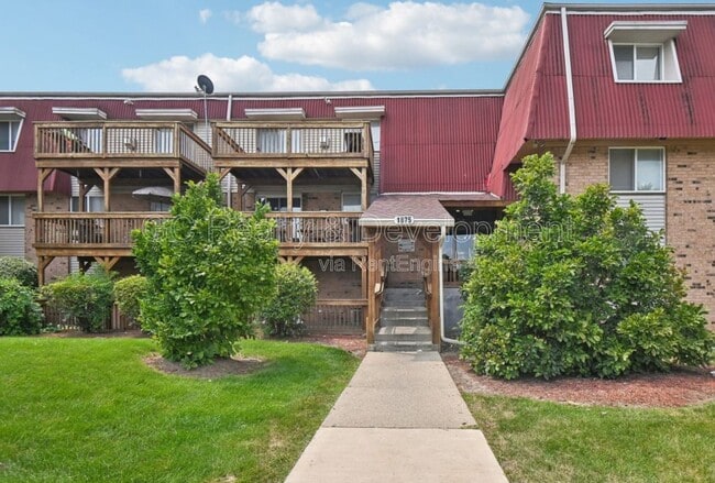 Building Photo - 1875 Tall Oaks Dr Unit 3404