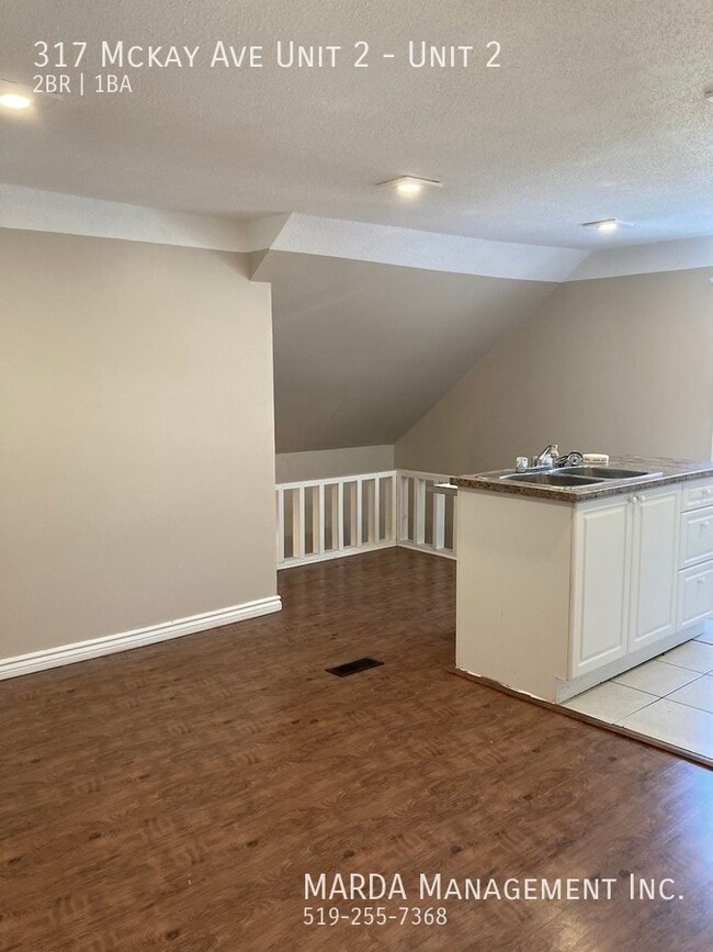 Building Photo - CHARMING 2-BEDROOM/1BATH BETWEEN WEST AND DOWNTOWN CAMPUSES + HYDRO Unit 2