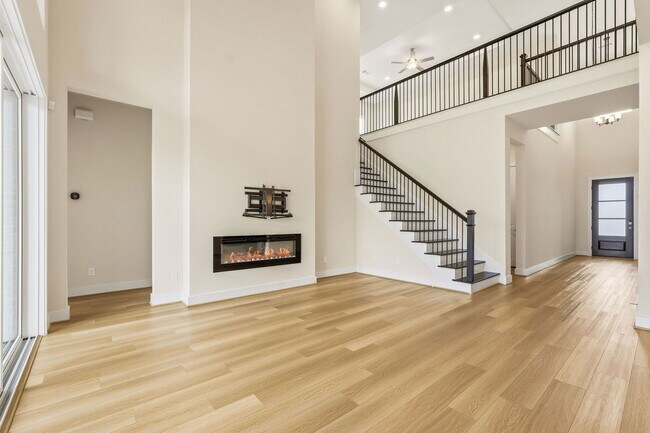 Photo - 4615 Bridgewood Dr