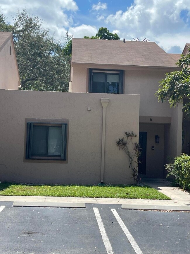 6 Chestnut Cir