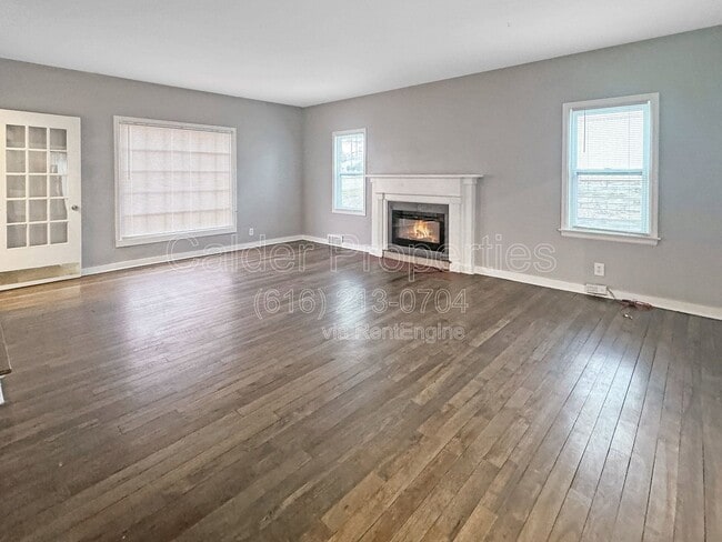 Photo - 1712 Michigan St NE