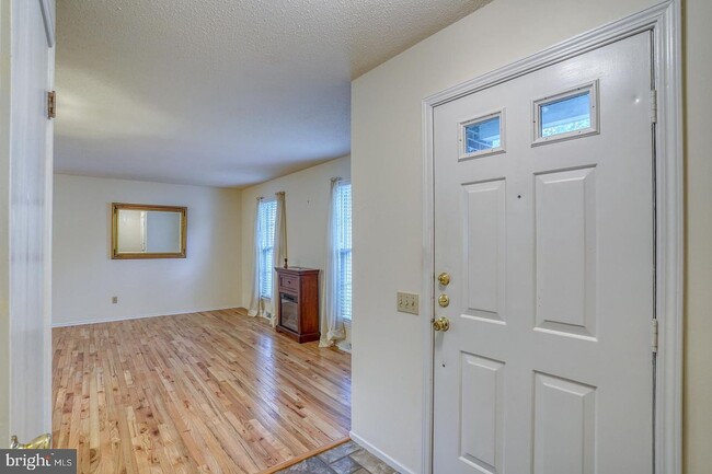 Photo - 12 Squire Cir