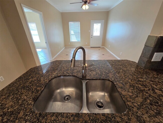 Photo - 928 Runneburg Rd
