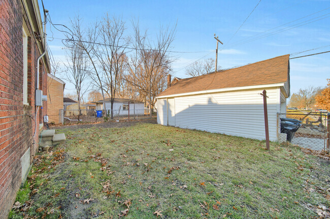 Building Photo - 8550 Outer Dr W Rental