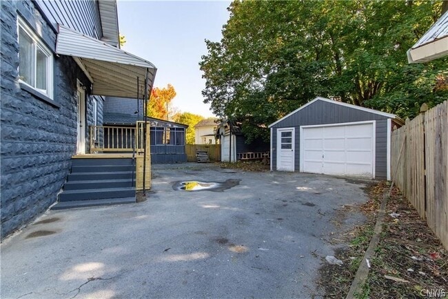 Photo - 190 East Ave