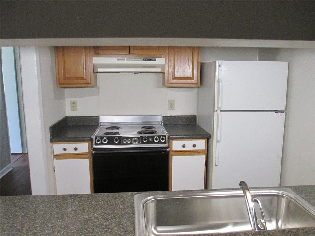 Photo - 220 Elm St