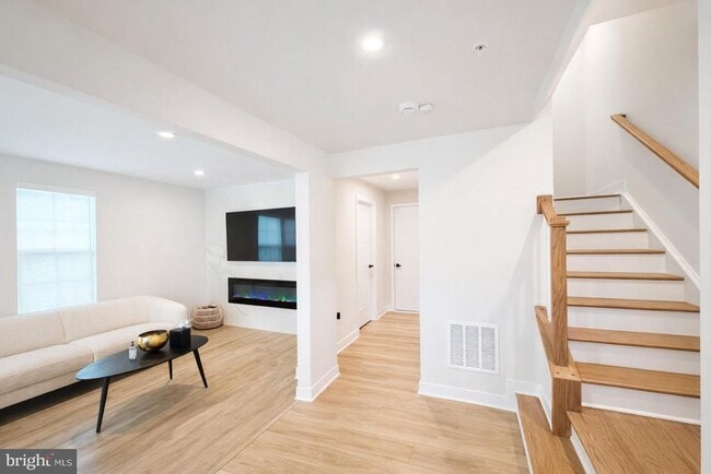 Photo - 134 Smt Pt Blvd