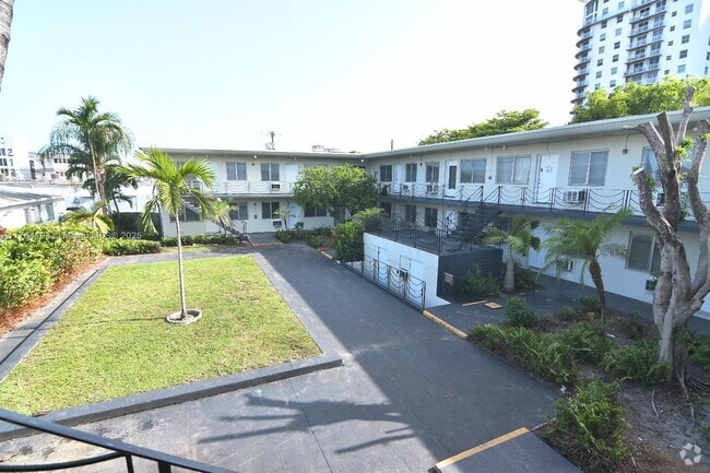 Building Photo - 2170 NW Flagler Terrace Unit 108 Rental