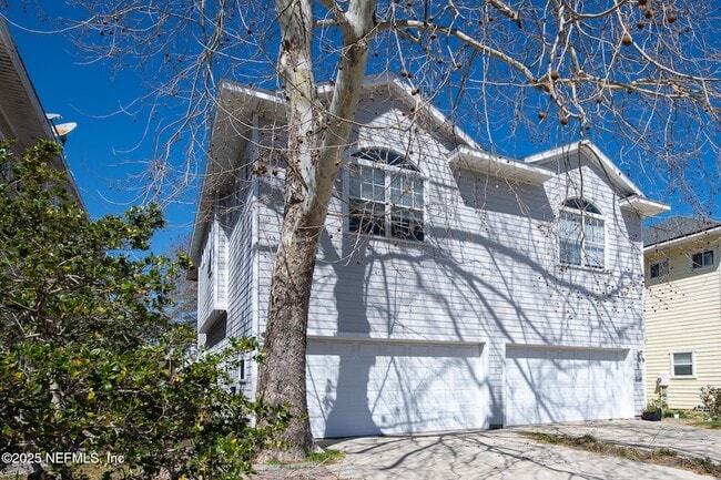 Photo - 821 6th Ave S