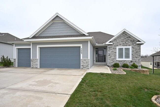 Building Photo - 7465 NW Douglas Ct