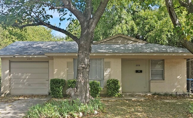 Building Photo - Charming Fort Worth Home with Converted Ga...