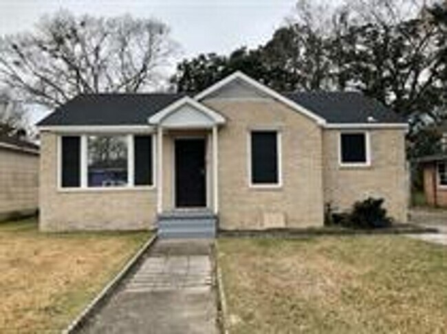 Building Photo - House for Rent