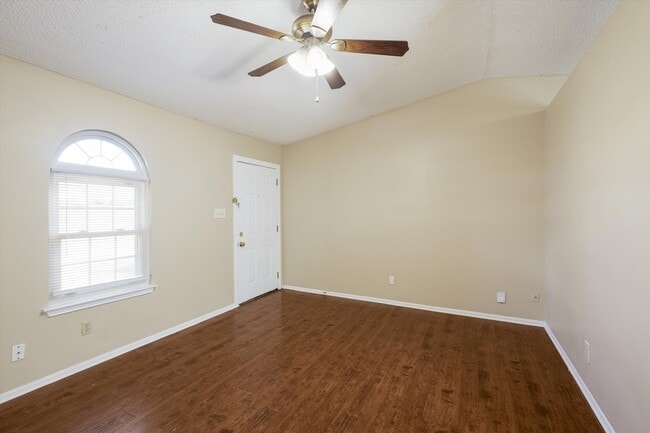 Photo - 638 Hood St
