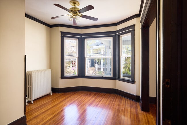 Side Room - Off Living Room - Great Office Space - 370-372 Morris St