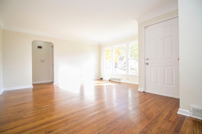 Photo - 1758 Talbot St