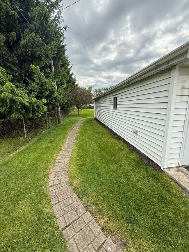 Photo - 3 Bed 1 Bath