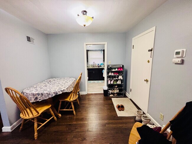 Photo - 5315 4 Unit Unit 1