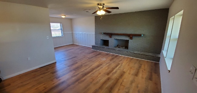 Photo - 2413 E 16th Ct