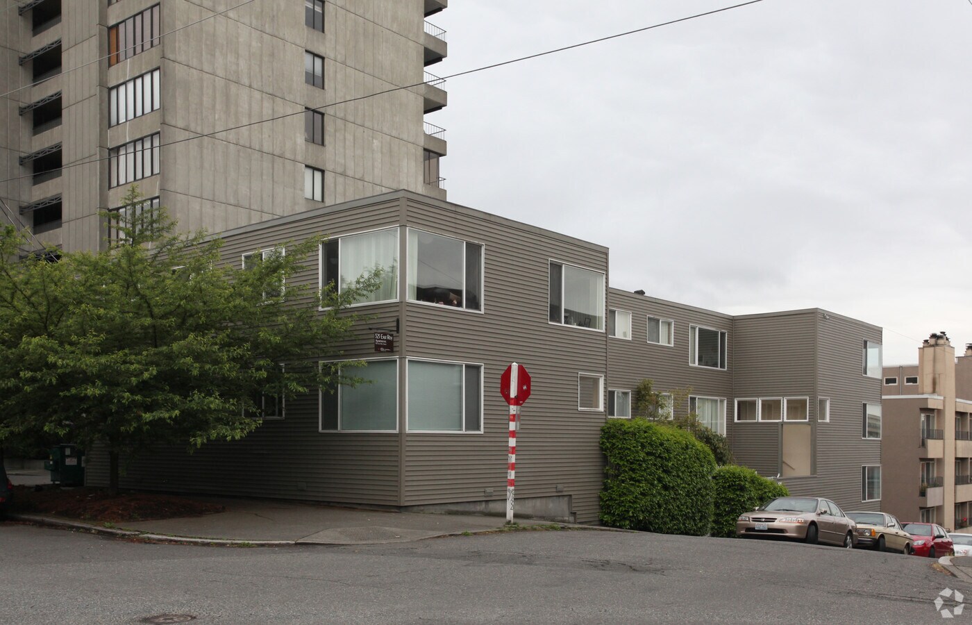 Photo - 525 E Roy St