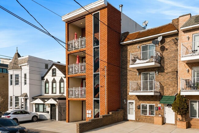 Building Photo - 416 2nd St Unit 2