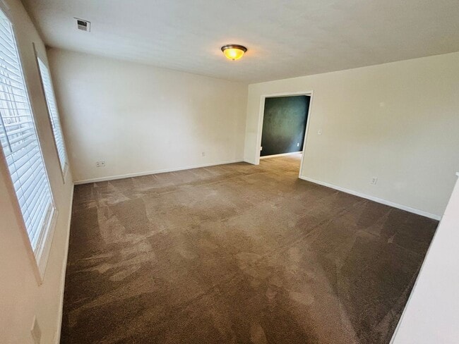 Photo - 255 Windsor Dr NW