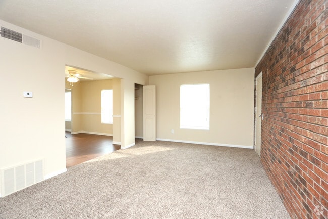 2BR, 1BA - 985 SF - Living Room