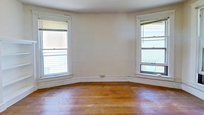 Building Photo - 133 E Gorham St Unit 4