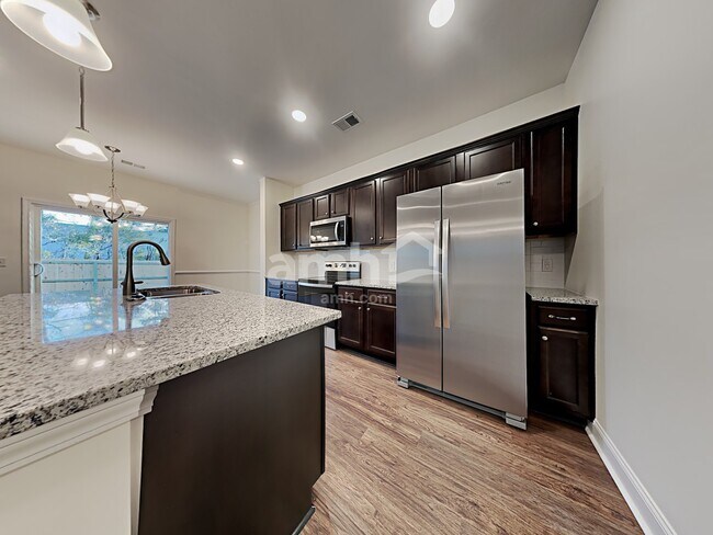 1813 Produce Ln