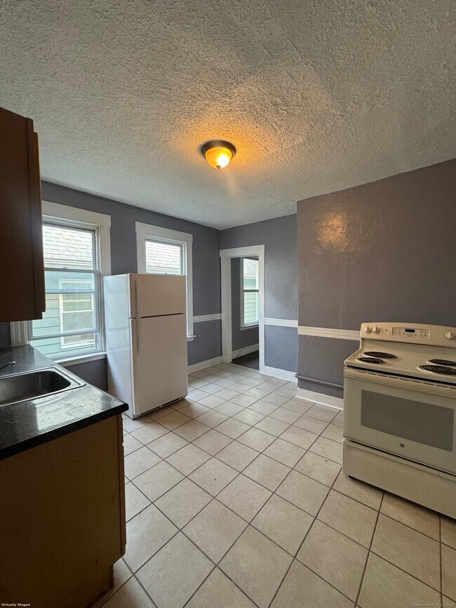 Building Photo - 57 Bassett St Unit 2 Rental