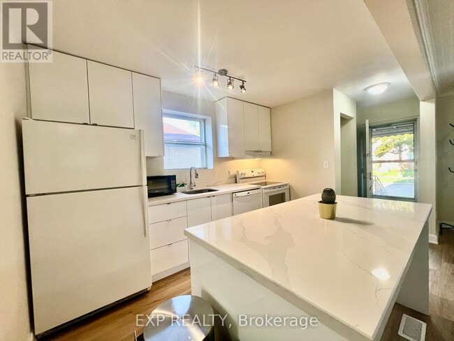 Photo - 158 Hallmark Ave