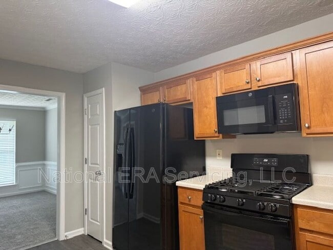 Photo - 711 Tullamore Way