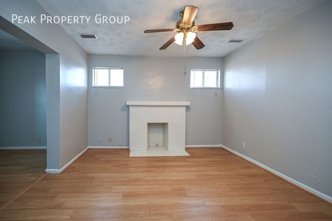 Photo - 2610 Woodburn Ave Unit 4