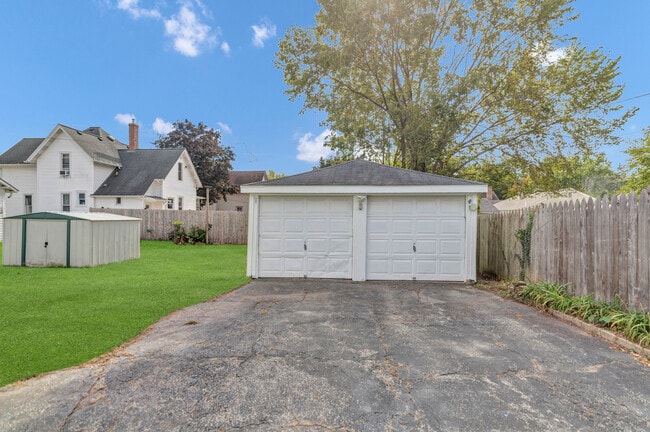 Photo - 345 Illinois St