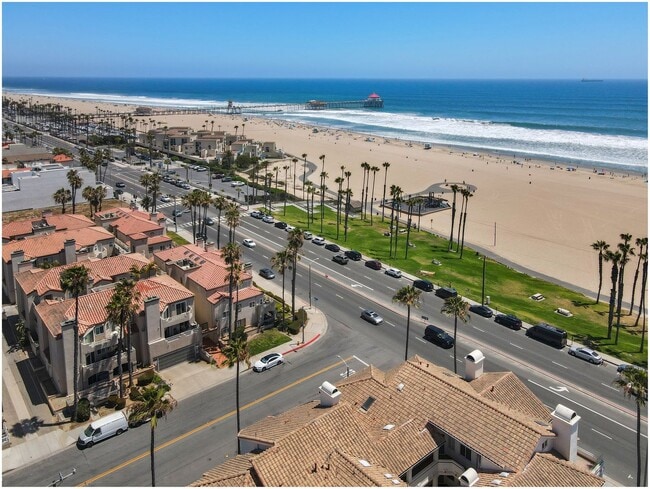 Building Photo - Oceanfront Penthouse in Huntington Beach!!