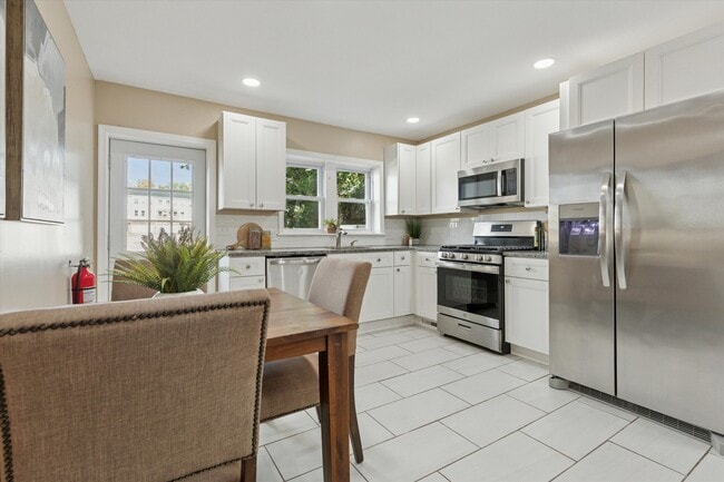 Photo - 39 W Front St