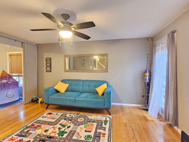 Photo - 579 Scott Ln