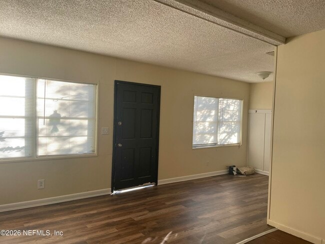 Photo - 3857 Carmona St