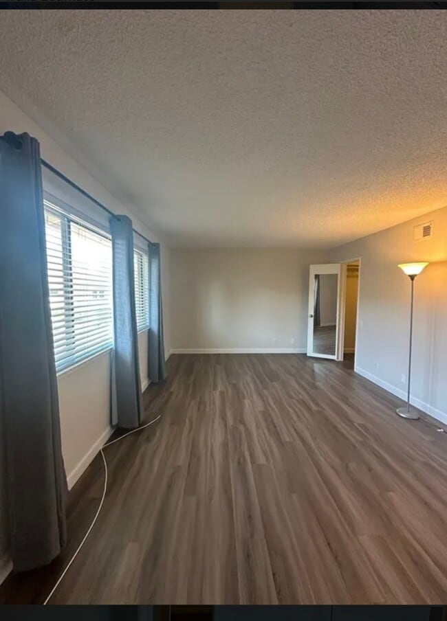 Building Photo - 3231 Kenhill Dr Unit 3231 Kenhill Dr Rental