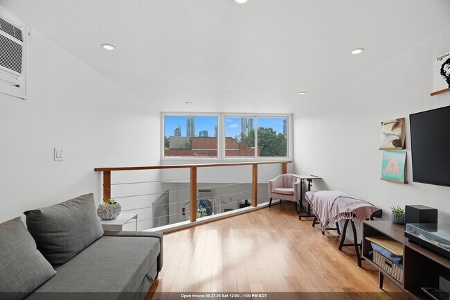 Building Photo - 278 Monmouth St Unit 4L Rental