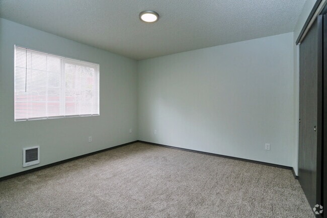 1BR, 1BA - 720 SF