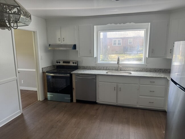 Photo - 5048 Grassmere Rd