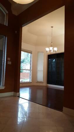 8609 Berwick Dr