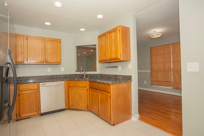 Photo - 8842 Fox Cir