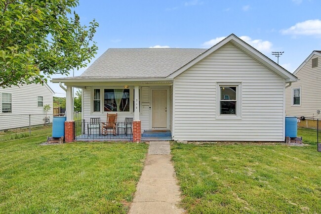 Building Photo - Spacious 5-Bedroom Home Near Radford University