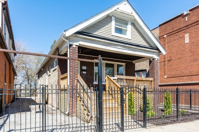Photo - 56 W 76th St