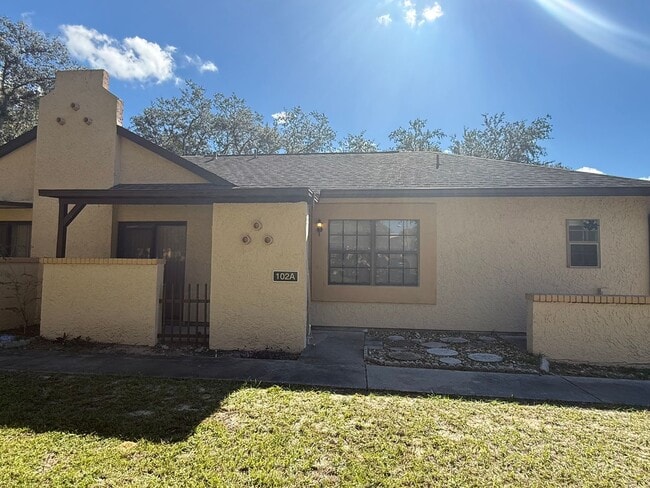 Building Photo - Updated 2-Bedroom Apartment in Quiet Ocala... Unit 102A