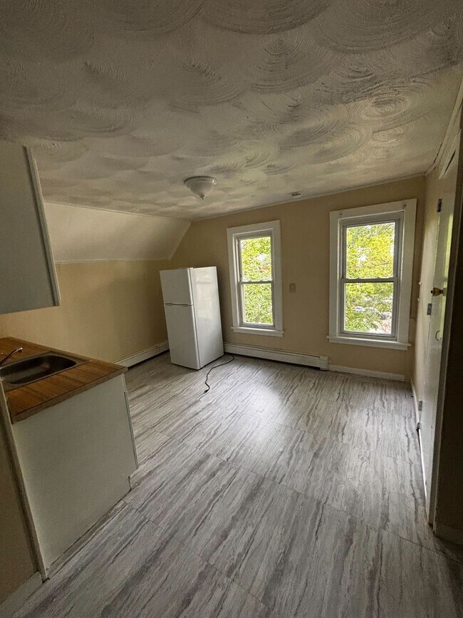 Photo - 37 Hotchkiss St Unit 3rd Floor