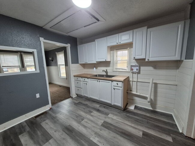 Photo - Cozy 2-Bedroom on quiet street