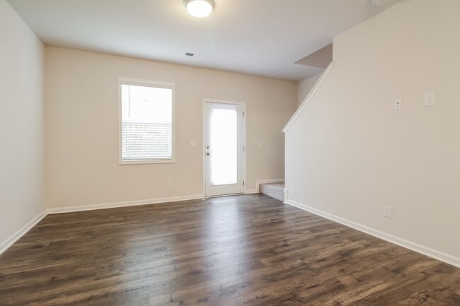 Photo - 102 Norse Crk Dr