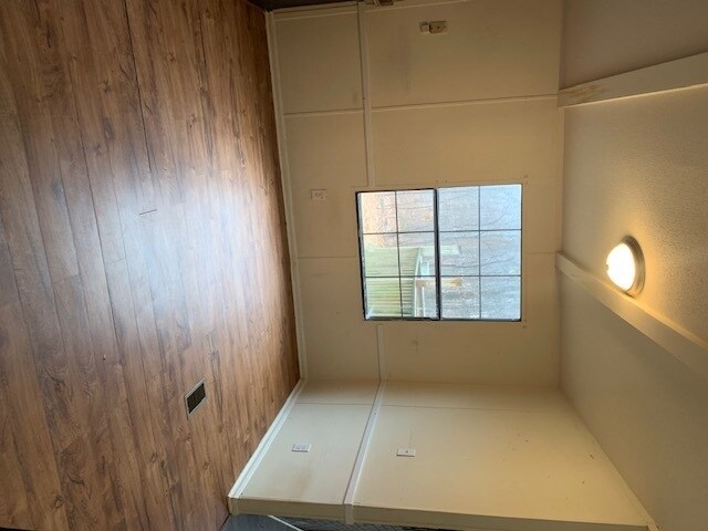 Photo - 245 Deerfoot Rd